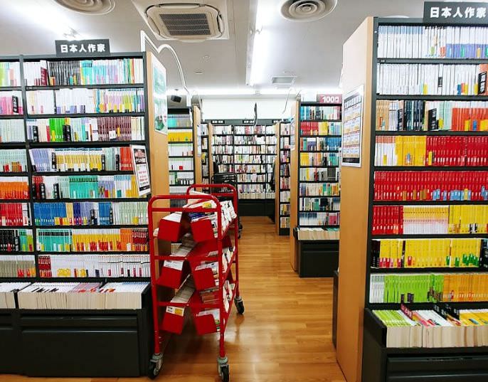 BOOKOFF 上野広小路店 上野の大きい本屋 室内