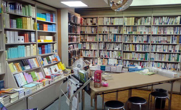 【西口】オアシス新宿店 いのちのことば社 新宿の大型書店 店内