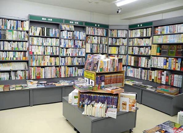 農業書センター 神保町の大型書店 店内